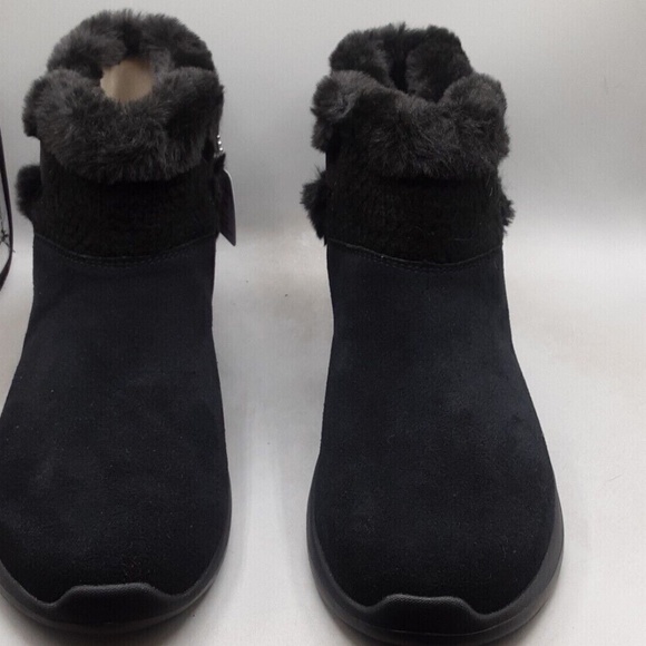 New Skechers On The Go City 2 Cozy Vibe Boots Booties Women's Black Faux Fur - Picture 2 of 8